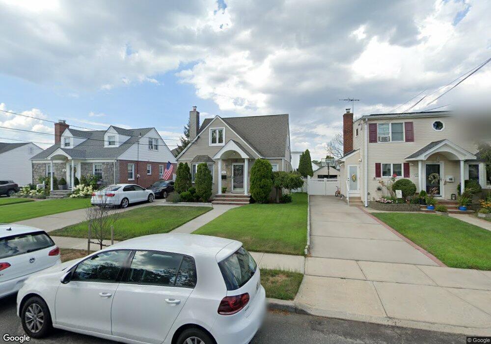 934 Hancock Ave, Franklin Square, NY 11010 - photo 1