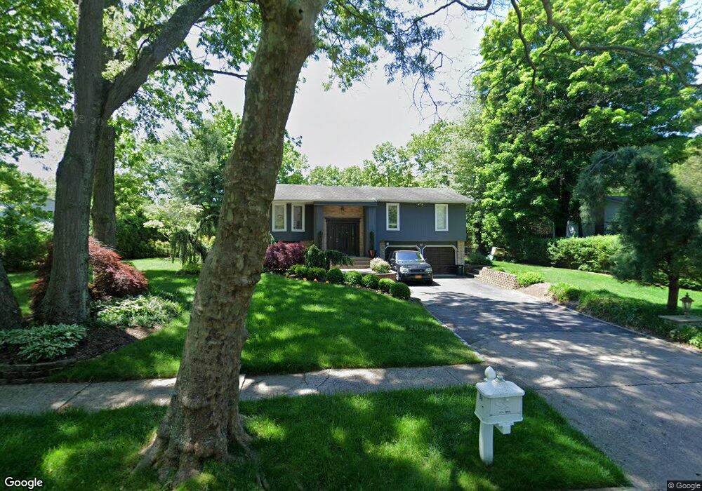 68 Gannet Dr, ComMacK, NY 11725 - photo 1