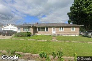 212 2nd St N, Coggon, IA 52218