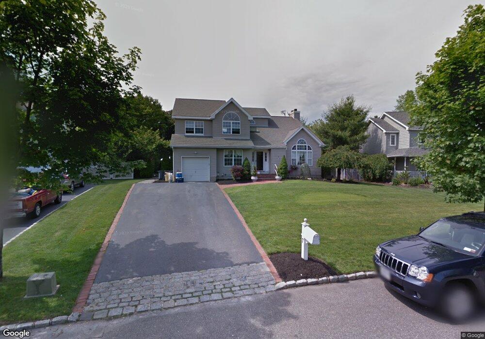 7 Max Way, ComMacK, NY 11725 - photo 1