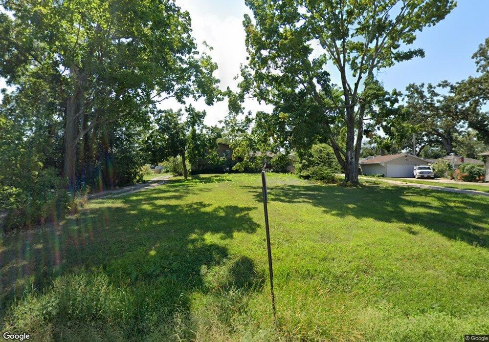 1825 E Ave NW, Cedar Rapids, IA 52405 - photo 1