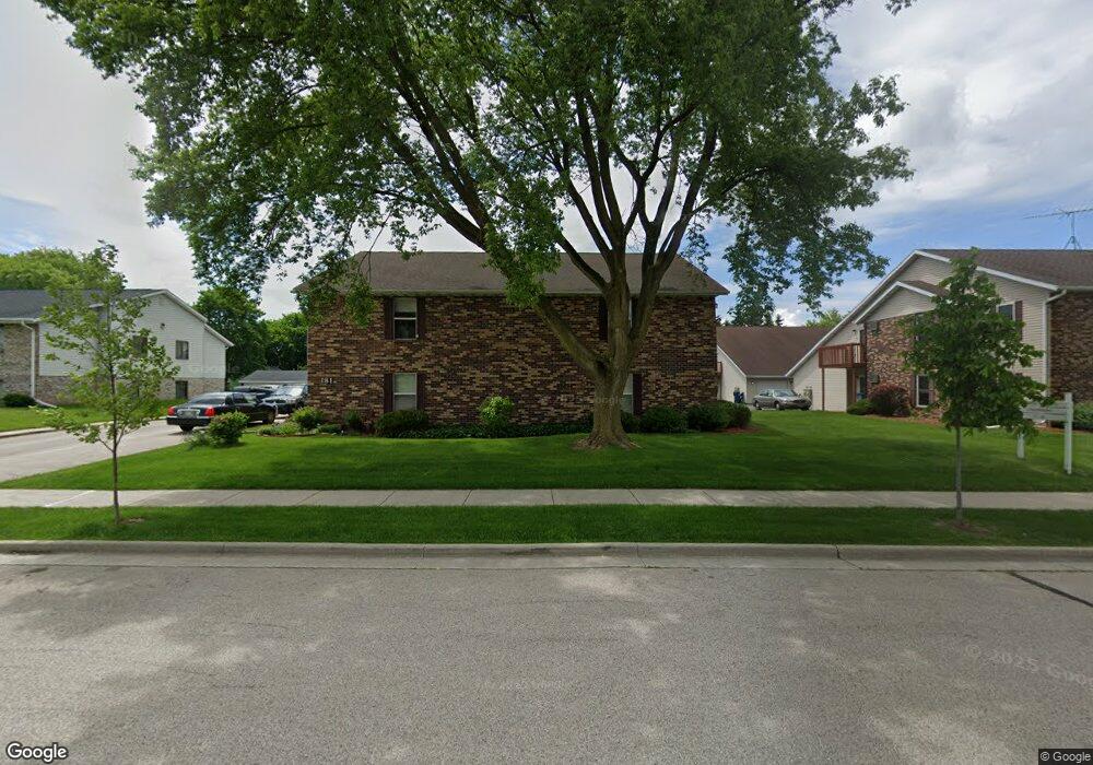 181 Maple Ave S unit 10, Slinger, WI 53086 - photo 1