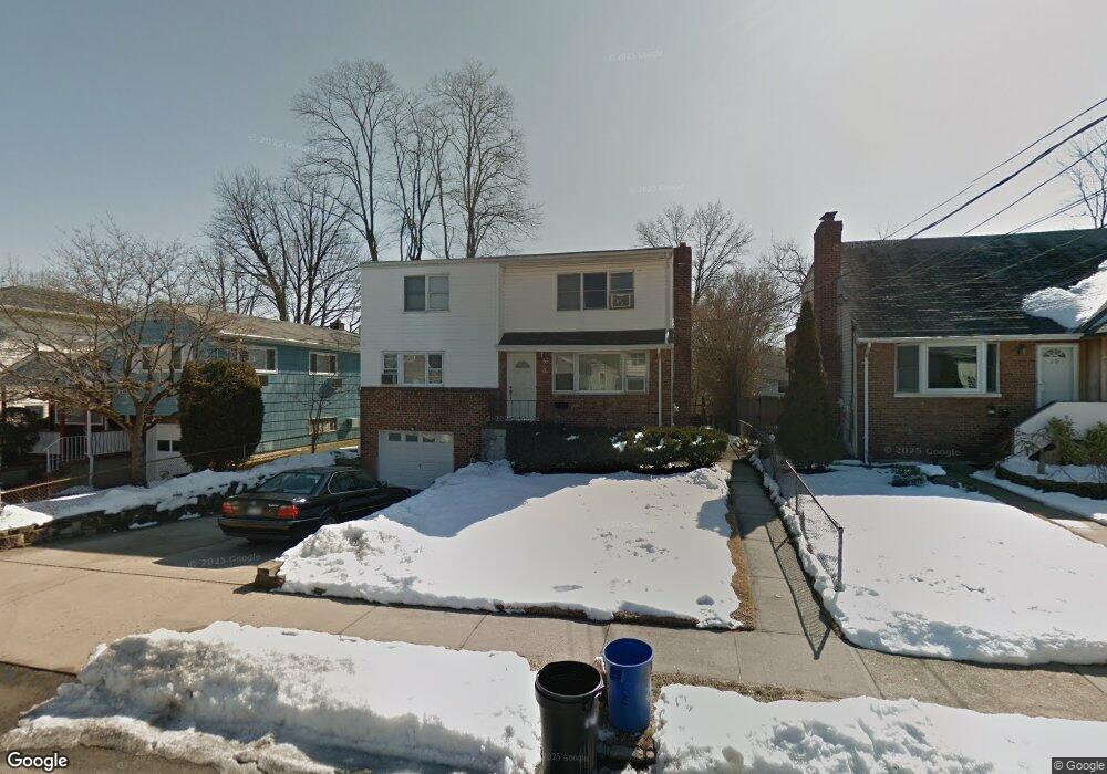 8 Pequot Ave unit 1st fl, Port Washington, NY 11050 - photo 1