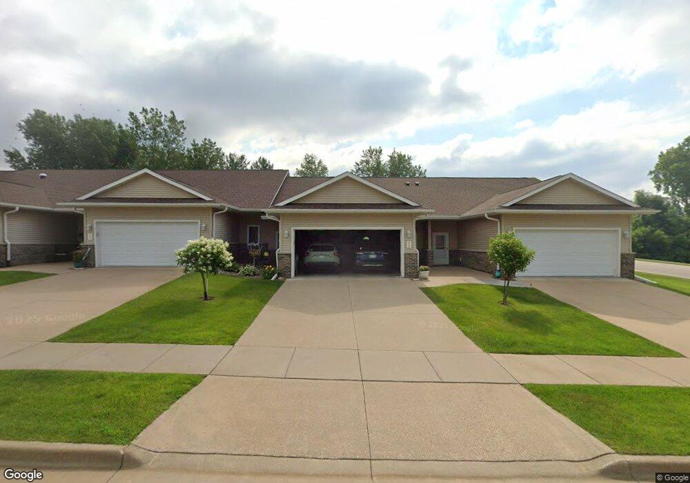 423 S Cherry Ln, Holmen, WI 54636 - photo 1