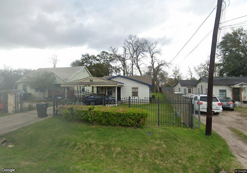 917 Duff Ln, Houston, TX 77022 - photo 1