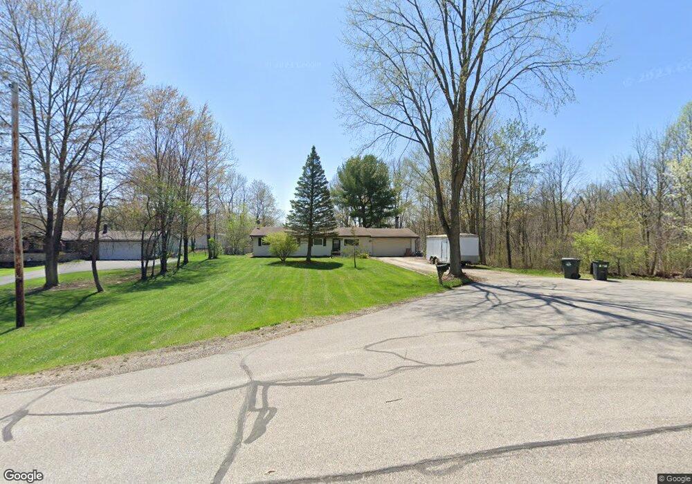 833 Robinhood Dr, Aurora, OH 44202 - photo 1