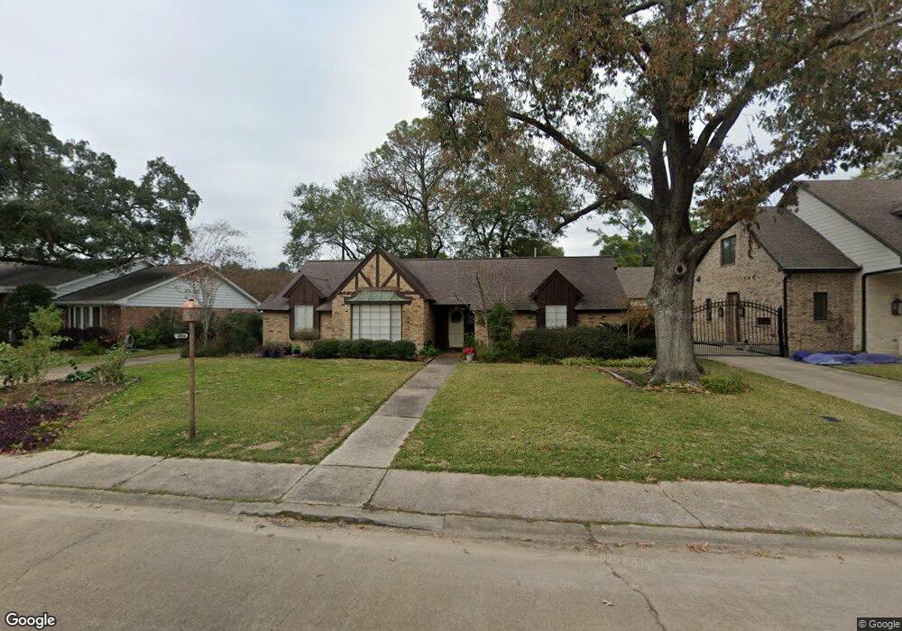 10014 Chevy Chase Dr, Houston, TX 77042 - photo 1