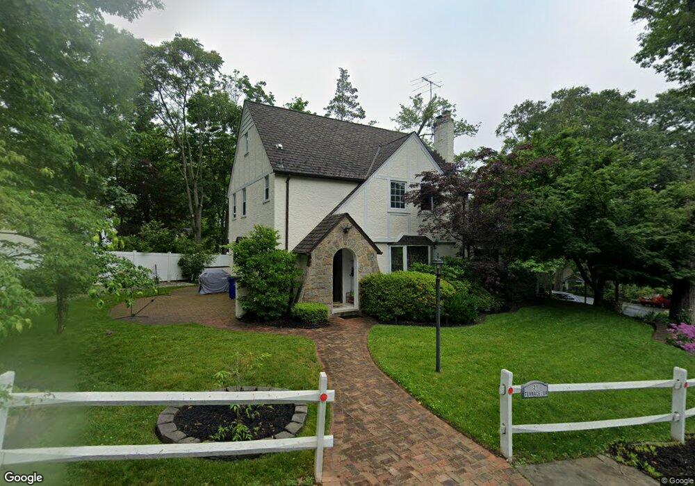 21 Terrace Dr, Great Neck, NY 11021 - photo 1