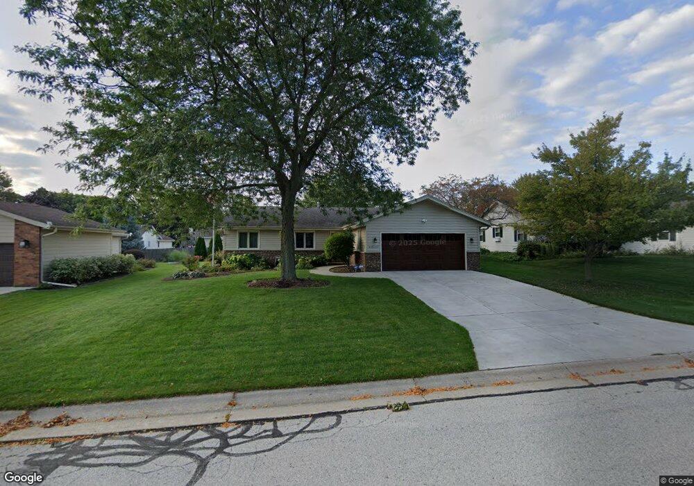 N76W15405 Prairie Ln, Menomonee Falls, WI 53051 - photo 1