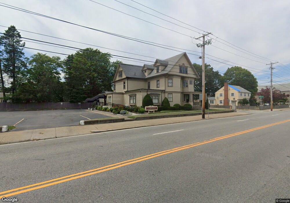 1042 Newport Ave, Pawtucket, RI 02861 - photo 1