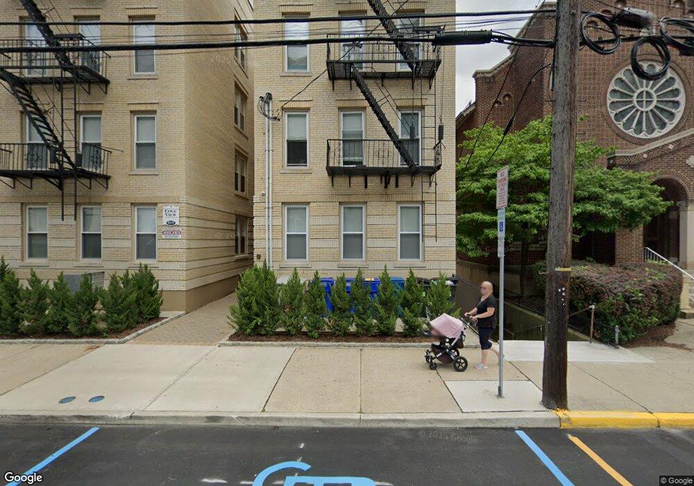 375 Undercliff Ave unit 3, Edgewater, NJ 07020 - photo 1