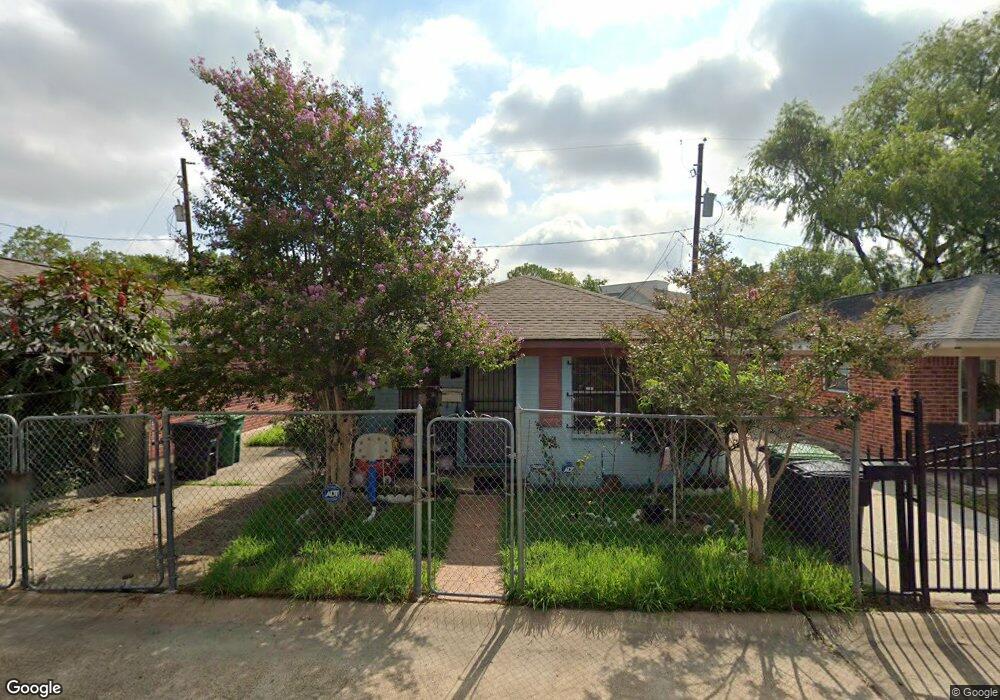 4530 Pecan Park Cir, Houston, TX 77018 - photo 1