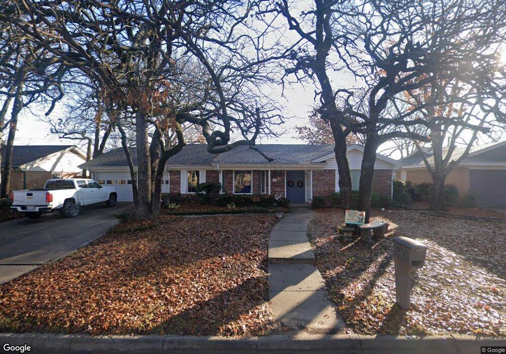 1528 Oak Creek Dr, Hurst, TX 76054 - photo 1