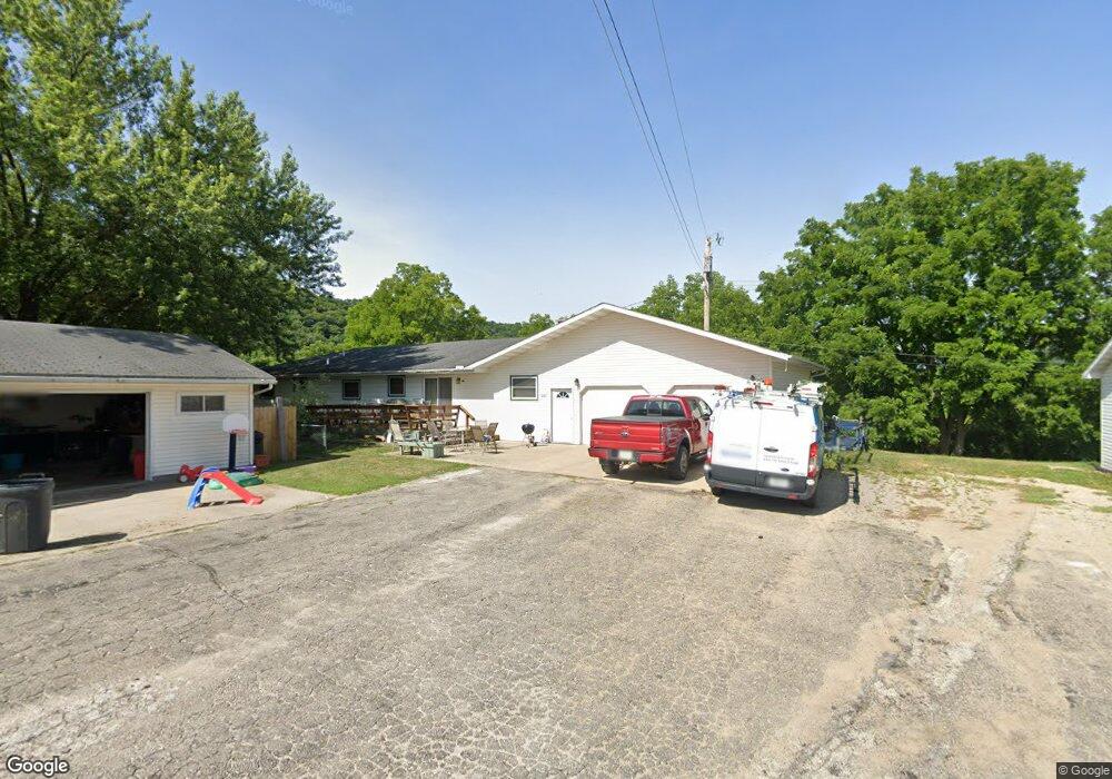 661 Dodge St, Lansing, IA 52151 - photo 1