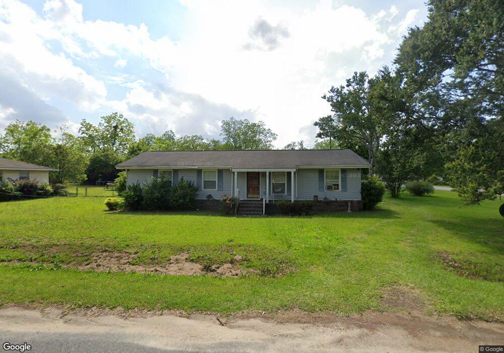 140 Traylor Ave, Fitzgerald, GA 31750 - photo 1