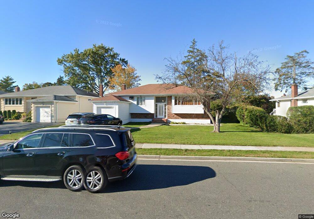 841 Park Ln, Valley Stream, NY 11581 - photo 1