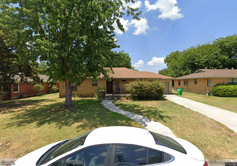 1301 Whaley Dr, Gainesville, TX 76240 - photo 1