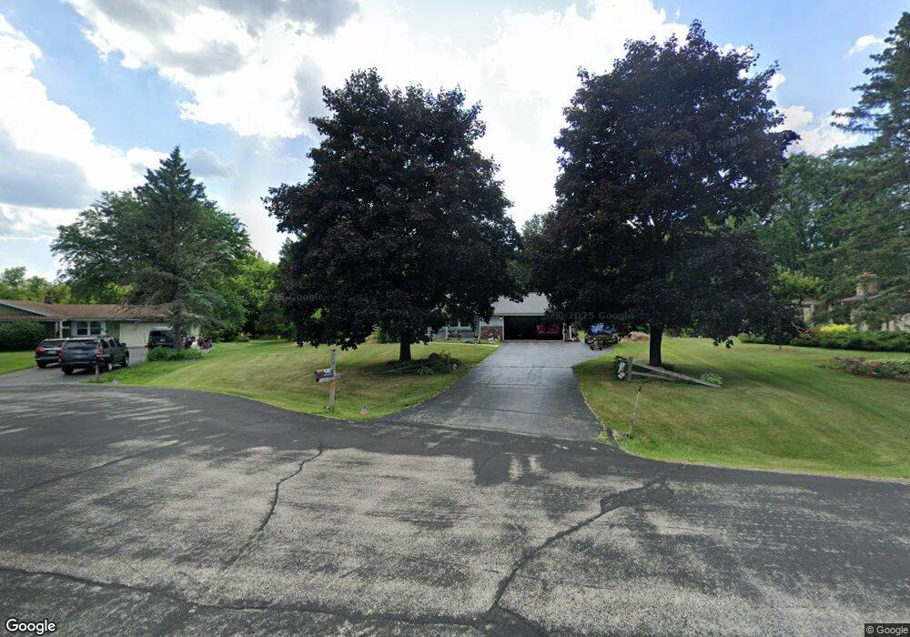 W255N5659 Wrendale Ct, Sussex, WI 53089 - photo 1