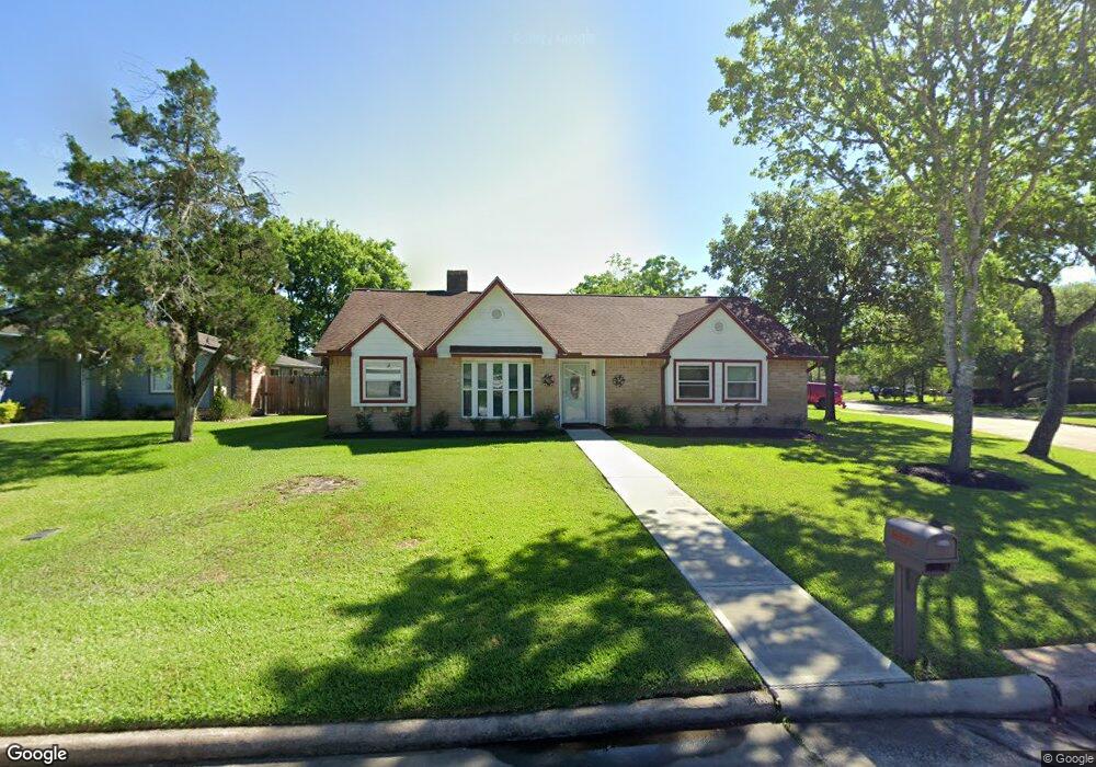 16935 Creek Line Dr, Friendswood, TX 77546 - photo 1