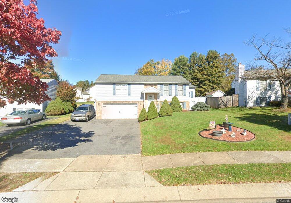 5567 Hunting Horn Dr, Ellicott City, MD 21043 - photo 1