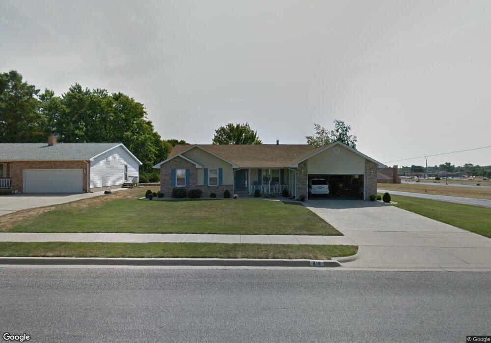 810 Woodland Place, Jacksonville, IL 62650 - photo 1