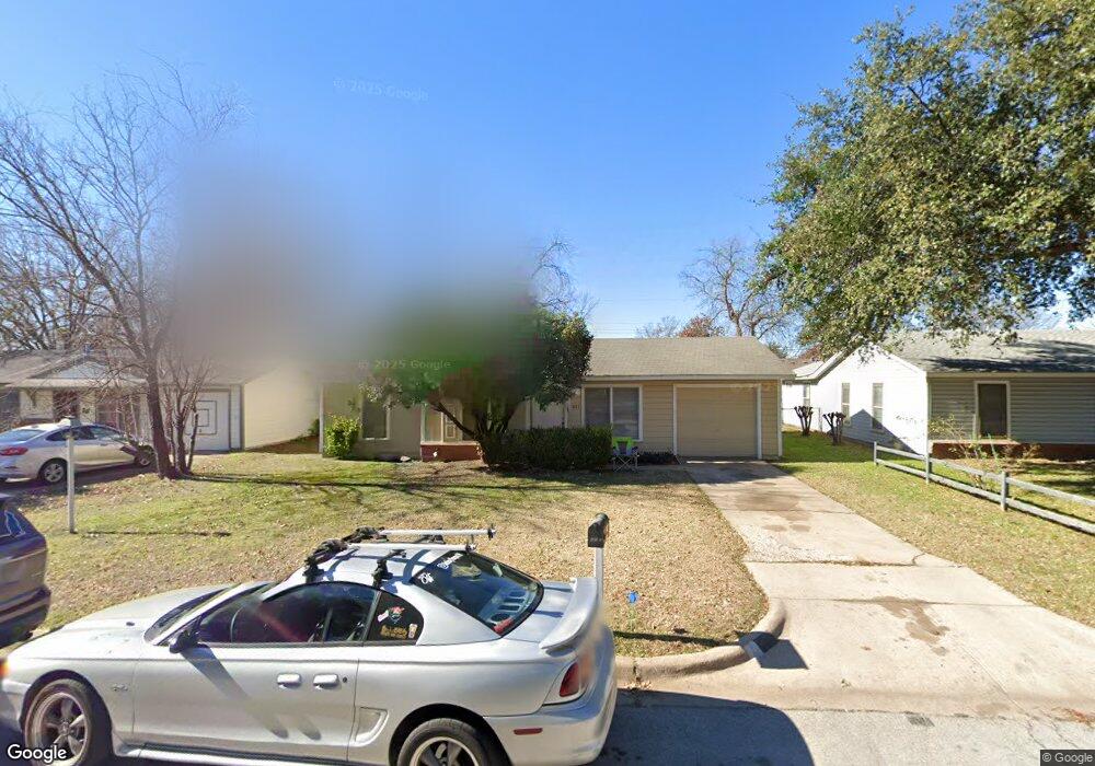 621 Livingston Dr, Hurst, TX 76053 - photo 1