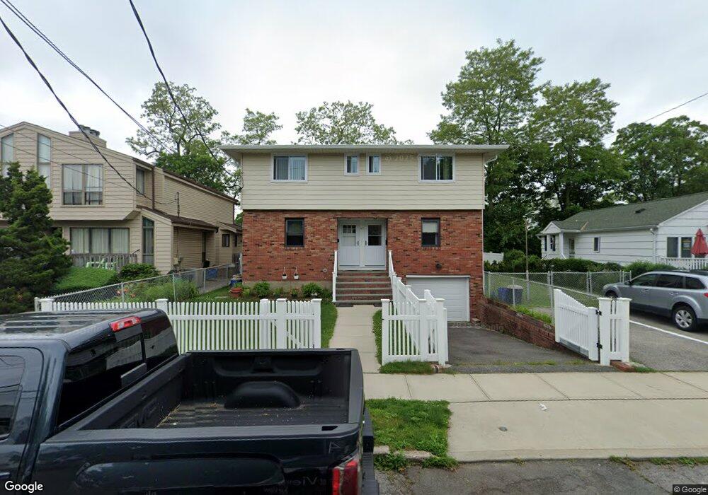 43 Edgewood Rd unit B, Port Washington, NY 11050 - photo 1