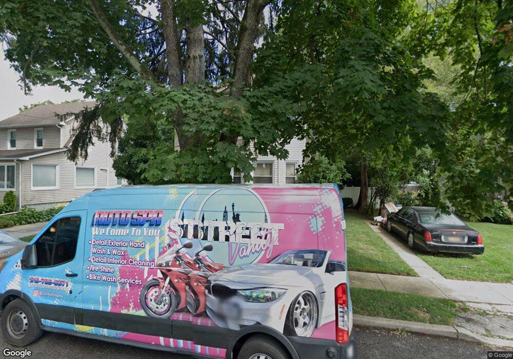 33 Clinton Ave, Rockville Centre, NY 11570 - photo 1