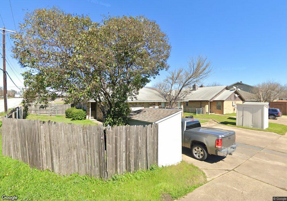 217 Matt Place, Grand Prairie, TX 75051 - photo 1