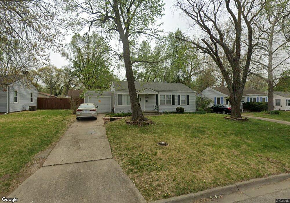 3945 SW Drury Ln, Topeka, KS 66604 - photo 1