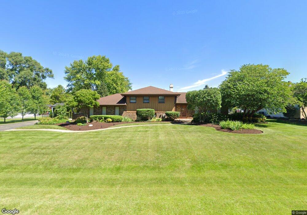 28W570 Laurel Dr, Naperville, IL 60564 - photo 1