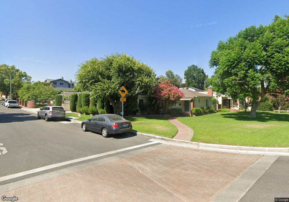 1819 W Riverside Dr, Burbank, CA 91506 - photo 1