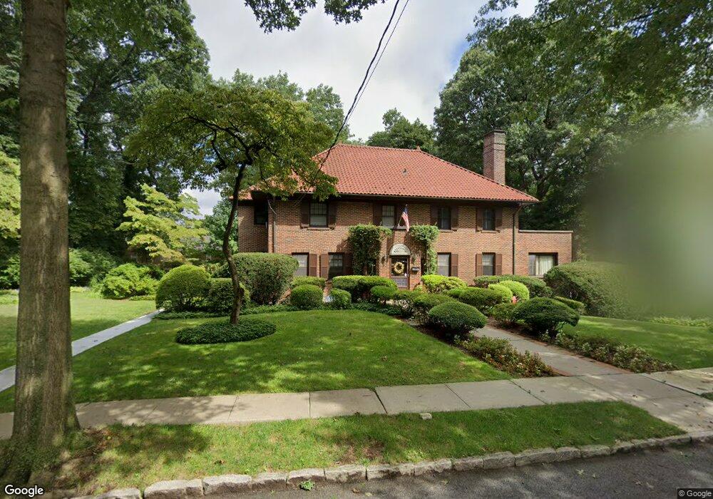 32 Beechmont Ave, Bronxville, NY 10708 - photo 1