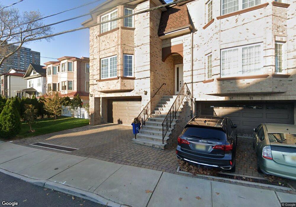 809 Edgewood Ln, Fort Lee, NJ 07024 - photo 1