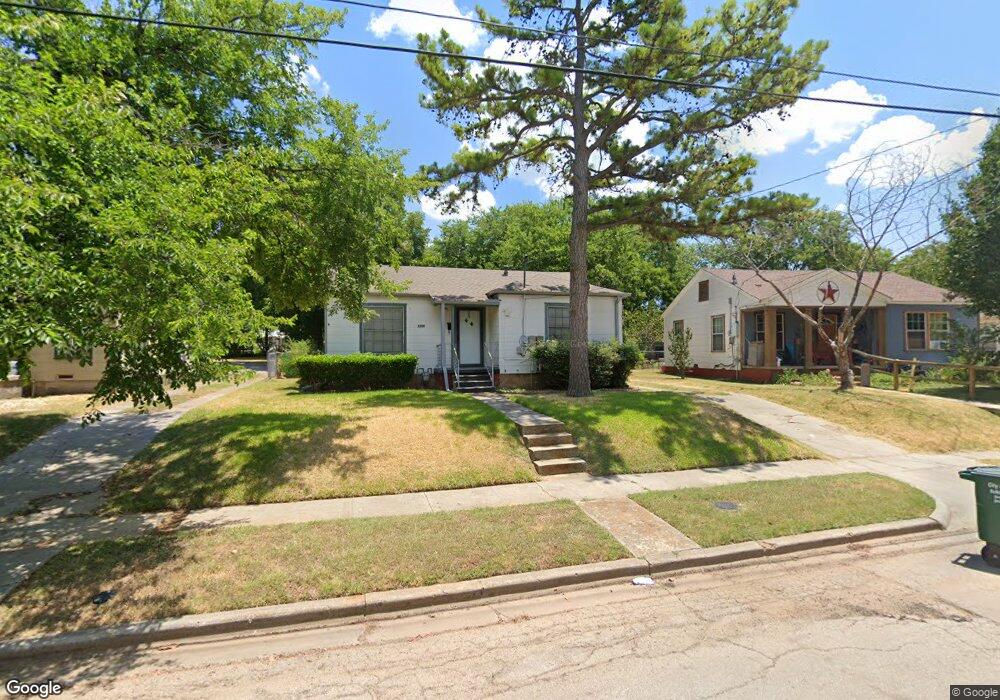 1200 N Clements St, Gainesville, TX 76240 - photo 1