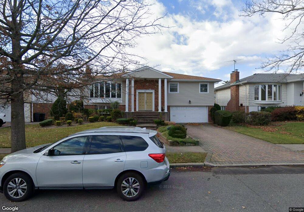 717 Turf Rd, Valley Stream, NY 11581 - photo 1