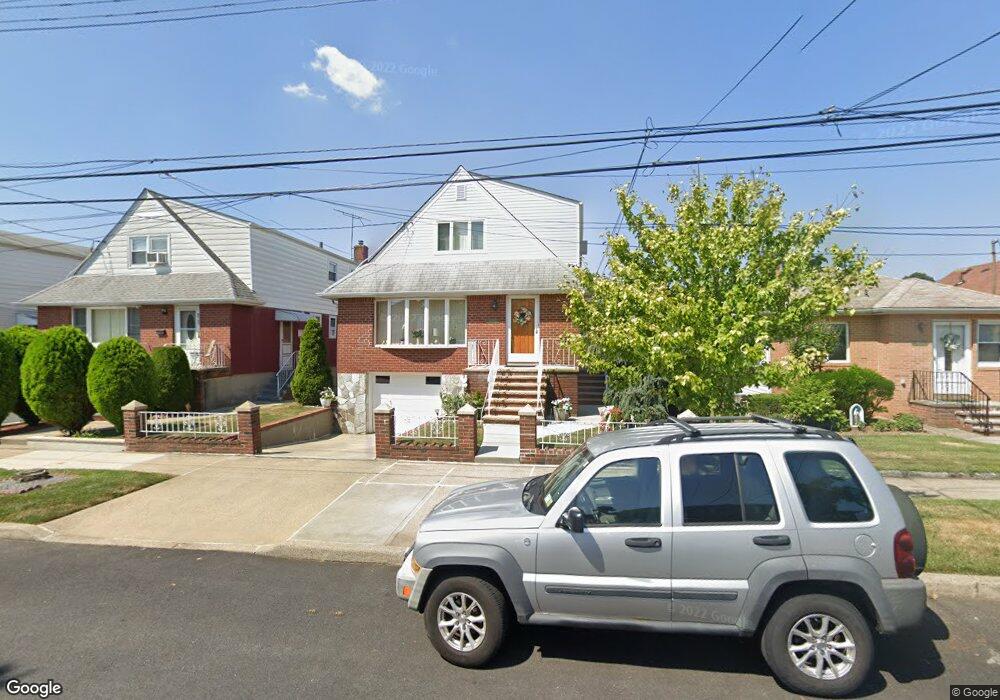 8536 262nd St, Floral Park, NY 11001 - photo 1