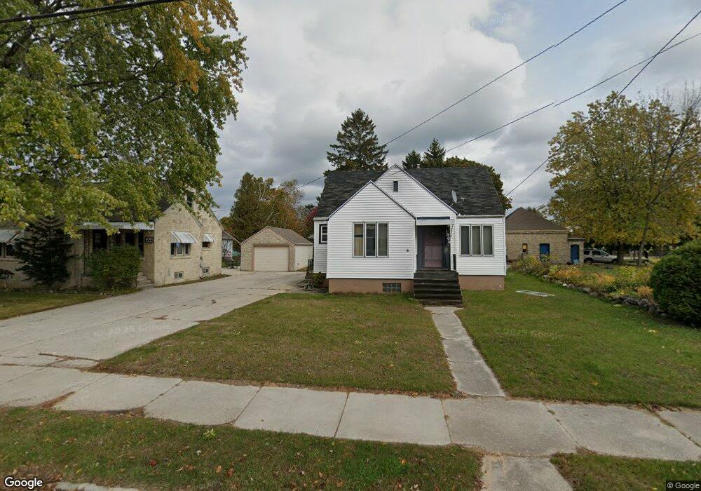 1009 Lowell St, Two Rivers, WI 54241 - photo 1