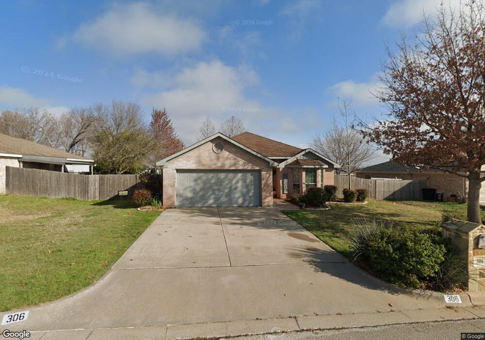 306 Sweetwater Dr, Weatherford, TX 76086 - photo 1