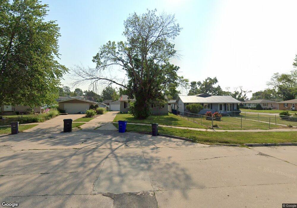 2861 Henry Ct NW, Cedar Rapids, IA 52405 - photo 1