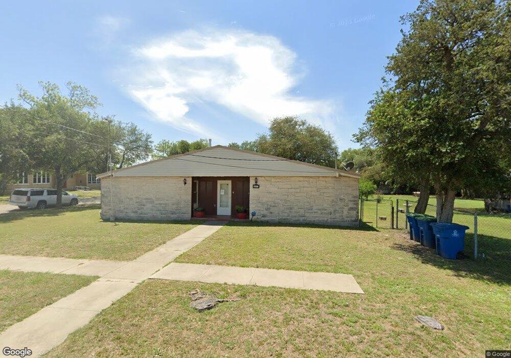 901 N Tyler St, Beeville, TX 78102 - photo 1