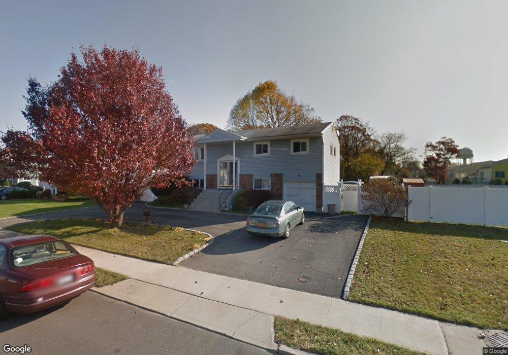 9 Sunshine Ln, Amityville, NY 11701 - photo 1