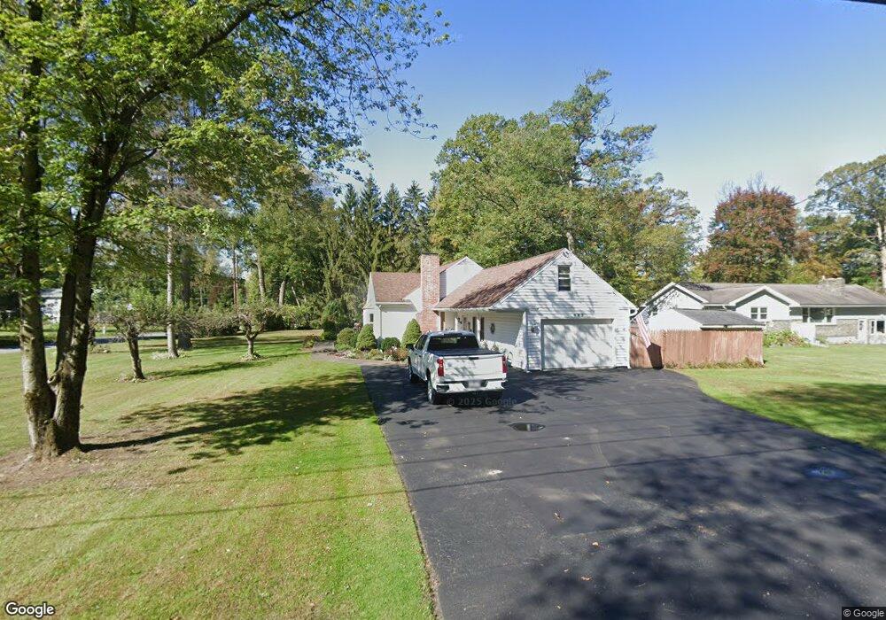 683 Pearse Rd, Schenectady, NY 12309 - photo 1