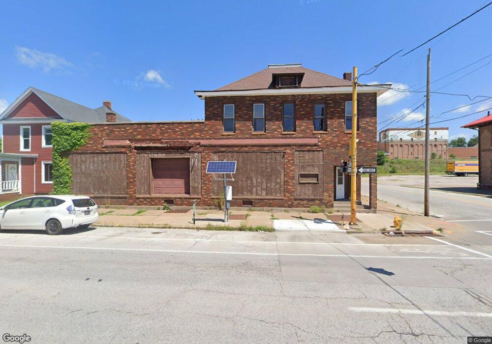 1402 W 4th St, Davenport, IA 52802 - photo 1