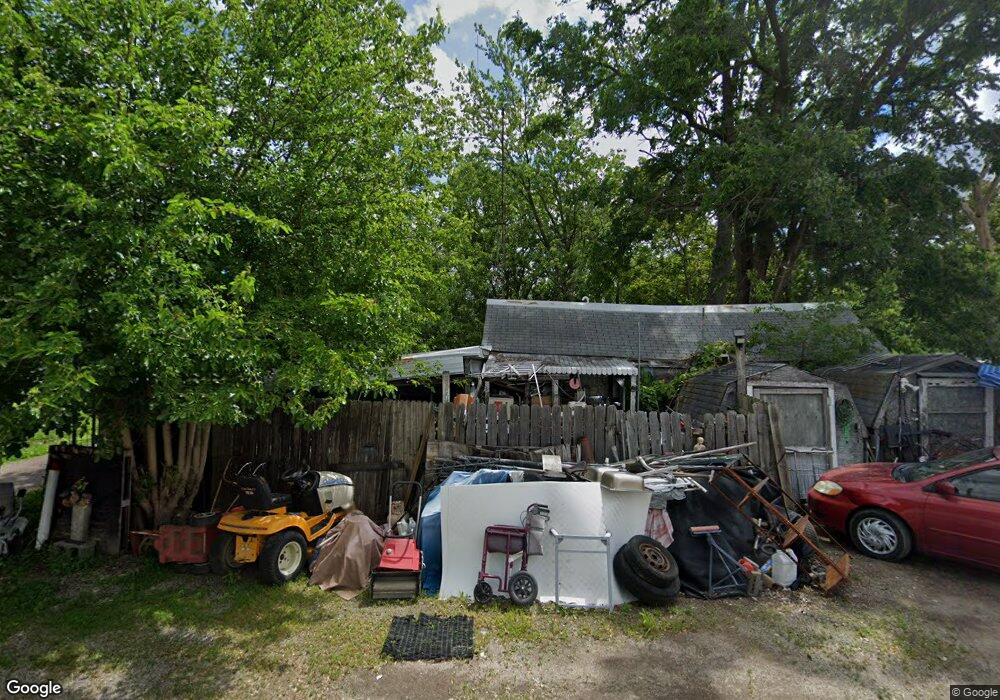 704 N 5th St, Mattoon, IL 61938 - photo 1