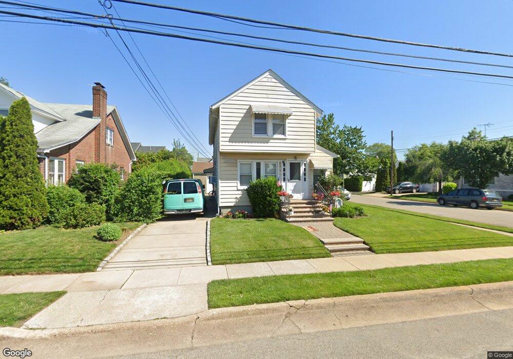 70 Fairfield Ave, Mineola, NY 11501 - photo 1