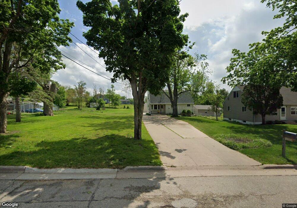 2401 Fruitland Blvd SW, Cedar Rapids, IA 52404 - photo 1