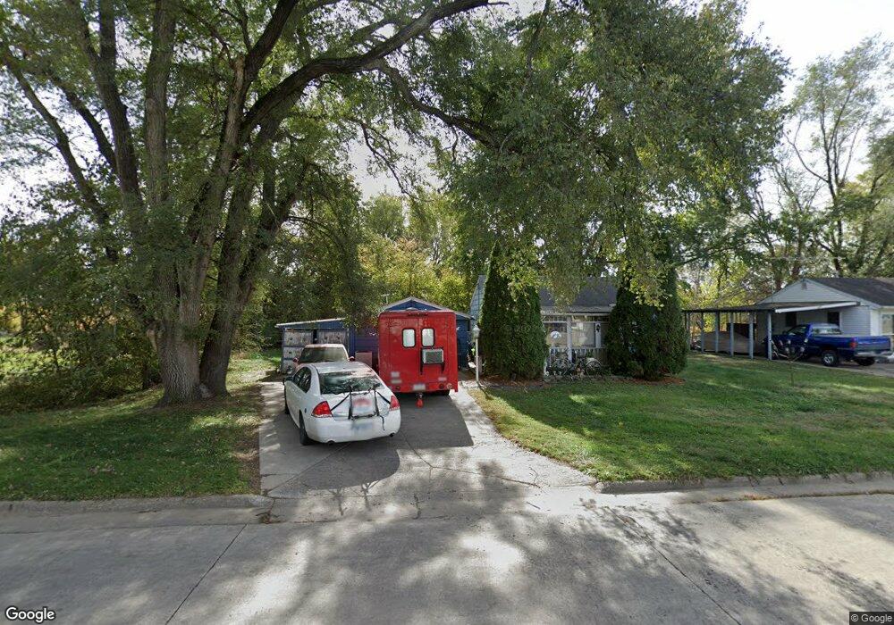 2215 S 8th Ave E, Newton, IA 50208 - photo 1