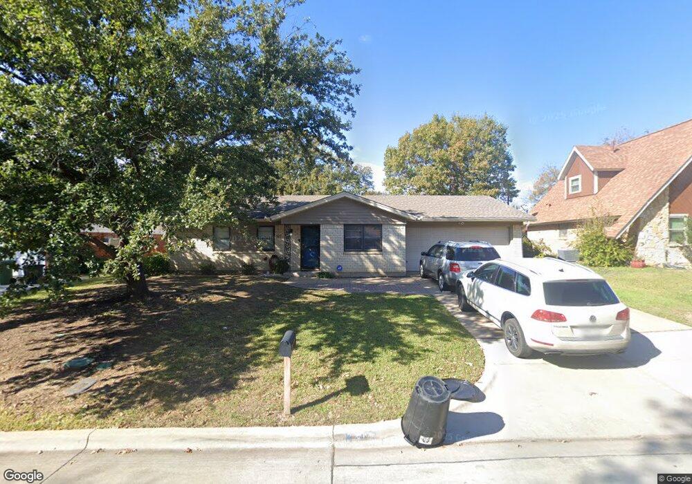 517 E Redbud Dr, Hurst, TX 76053 - photo 1