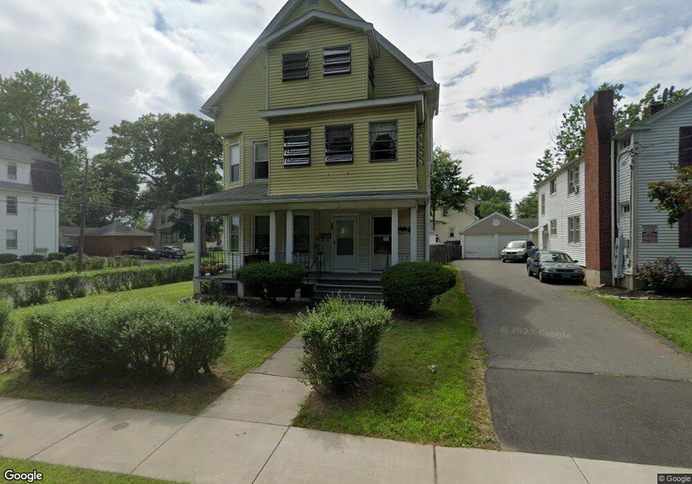 105 Oakwood Ave unit 3rd fl., West Hartford, CT 06119 - photo 1